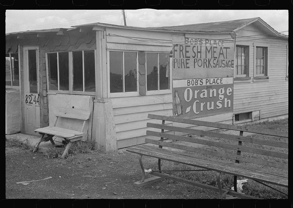 "Roadside inn" lunchroom, central Ohio (see general caption), 1938