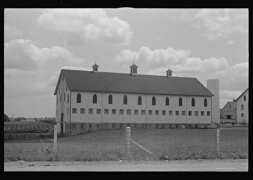 Fields and farm building at Hartman Farms, near Columbus, Ohio, 1938
