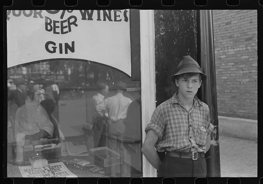 Boy in front of liquor store, Newark, Ohio, 1938