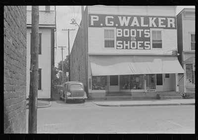 Shoe store in Canal Winchester, Ohio, 1938