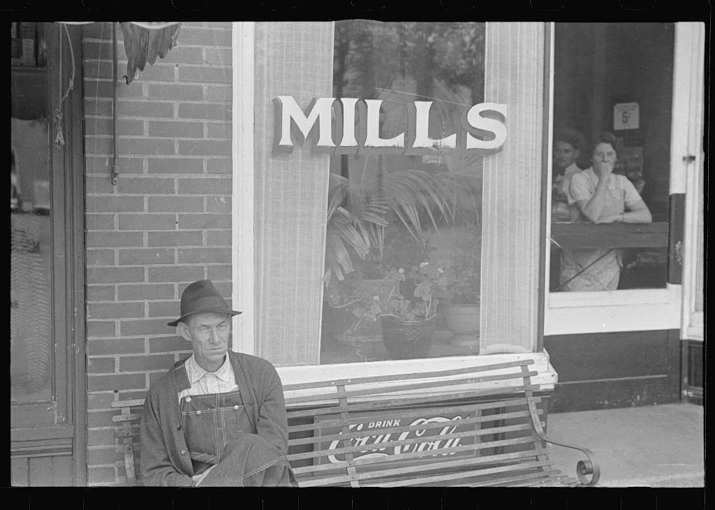 Street scene, Somerset, Ohio, 1938