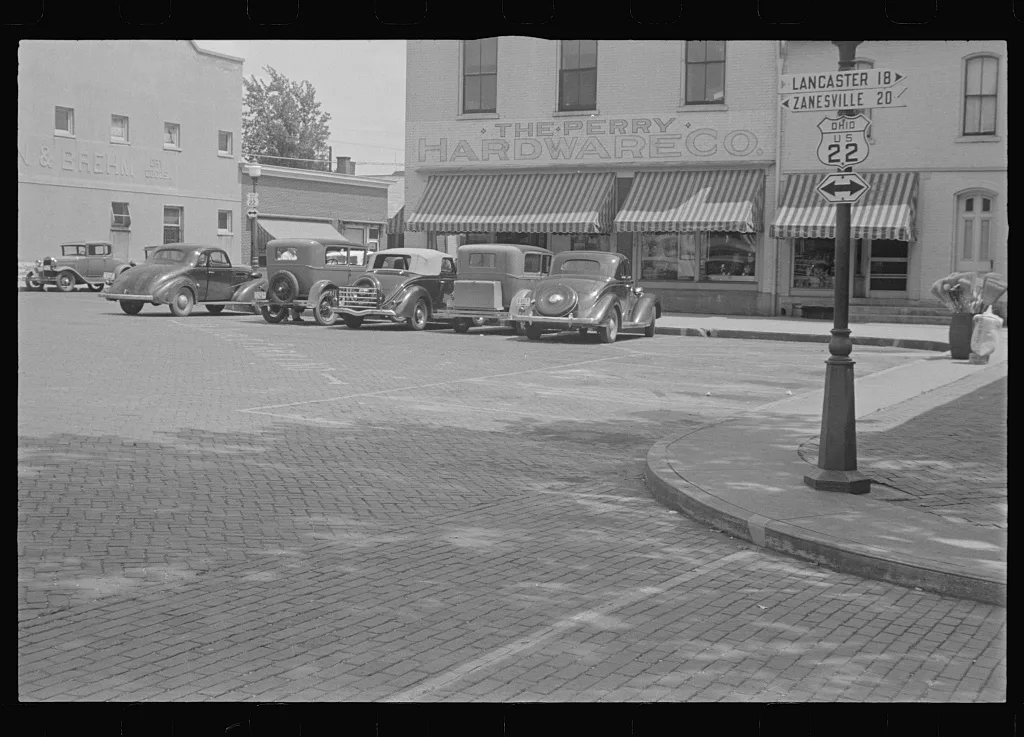 Hardware store, Somerset, Ohio, 1938