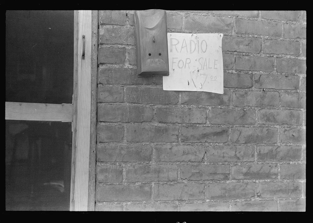 Sign on side of house in Columbus, Ohio, 1938
