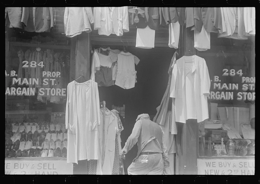 Secondhand clothing store, Columbus, Ohio, 1938
