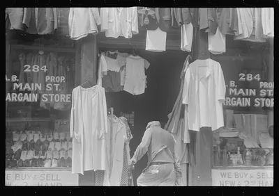 Secondhand clothing store, Columbus, Ohio, 1938