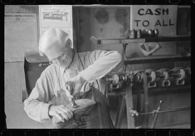 Shoemaker in Plain City, Ohio, 1938