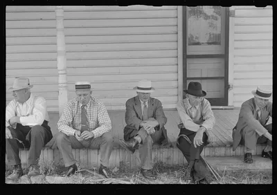 Spectators at farmland auction, New Carlisle [i.e. Marysville], Ohio, 1938