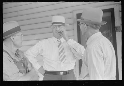 Spectators at farmland auction, New Carlisle [i.e. Marysville], Ohio, 1938