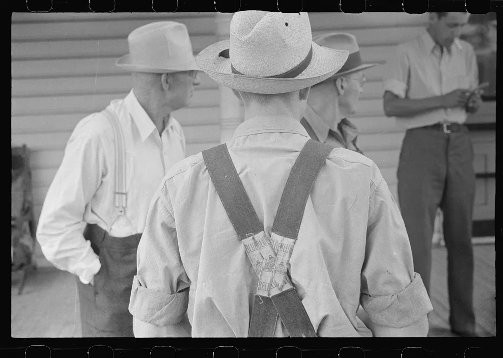 Spectators at farmland auction, New Carlisle [i.e. Marysville], Ohio, 1938