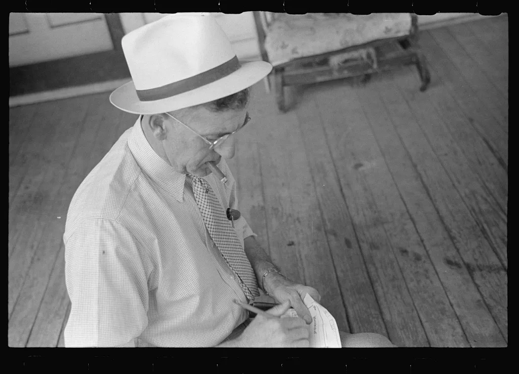 Auctioneer at farmland auction, New Carlisle [i.e. Marysville], Ohio, 1938