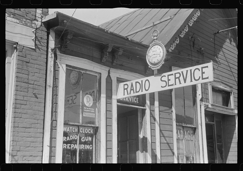 [Untitled photo, possibly related to: Stores in Plain City, Ohio], 1938