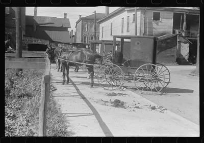 Amish horse-drawn wagons in Plain City, Ohio, 1938